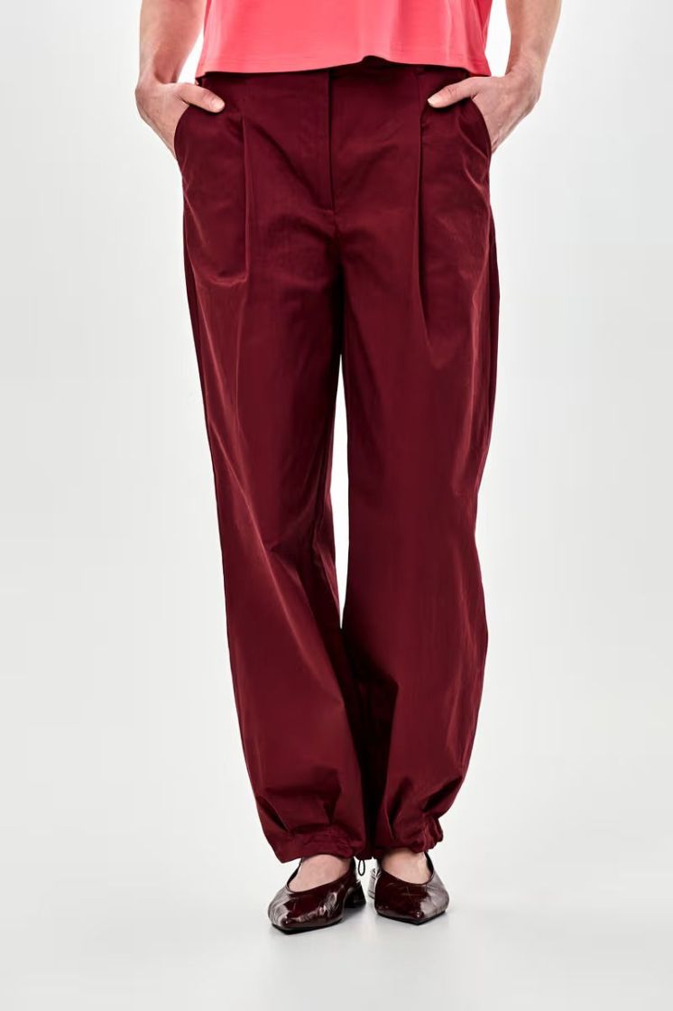 317749-RDD RED DARK wine 