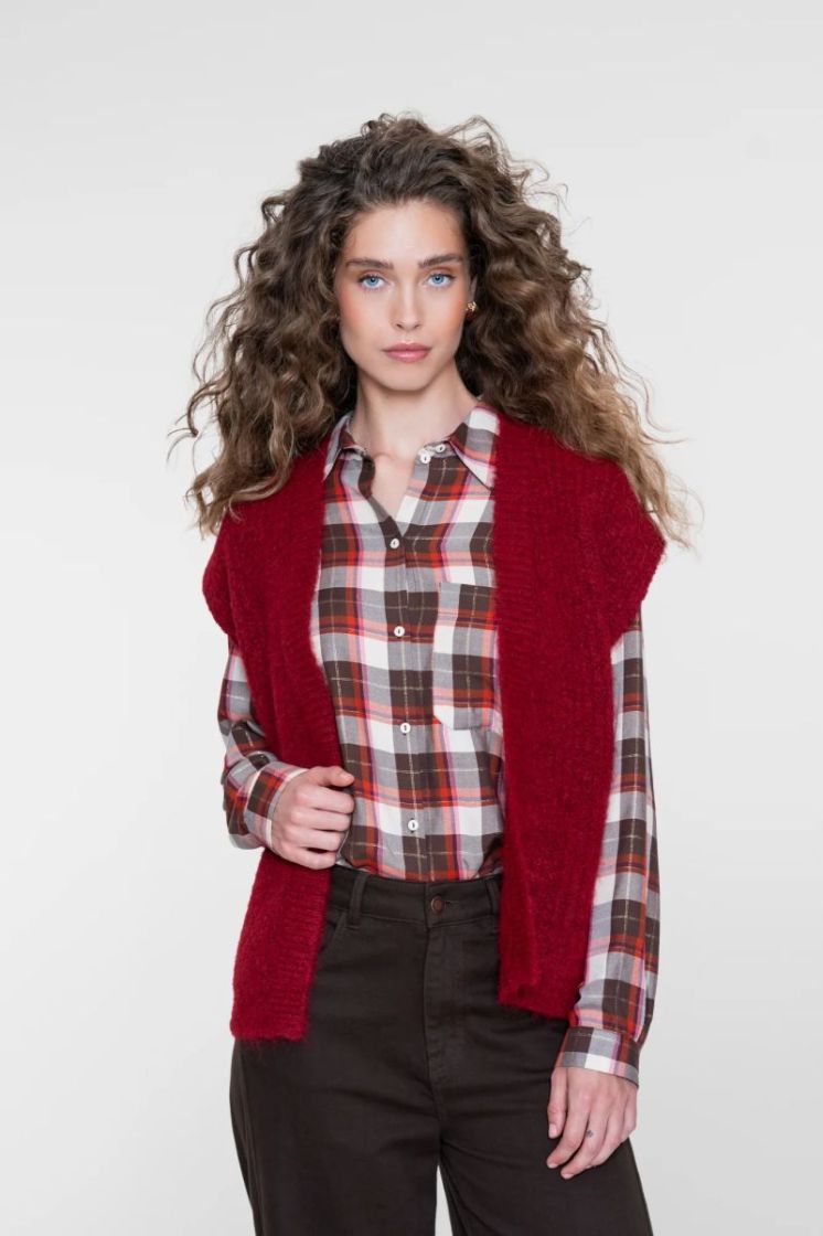 000460-OXBLOOD RED wine 
