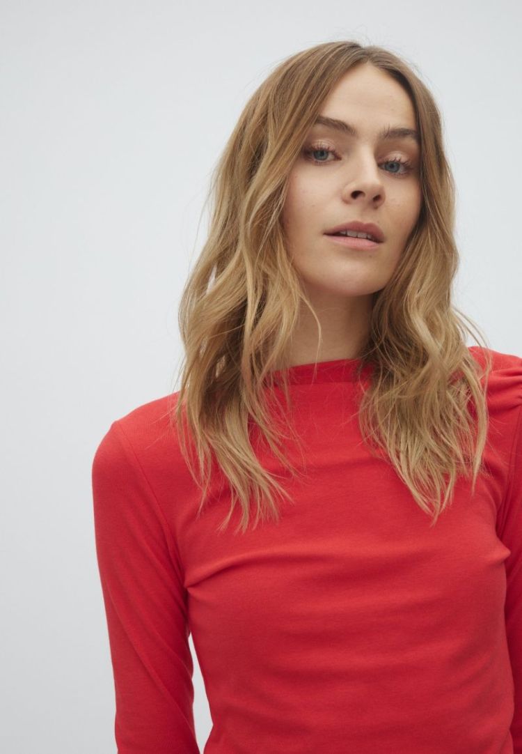 646331467-Y73 RED AURA rood 